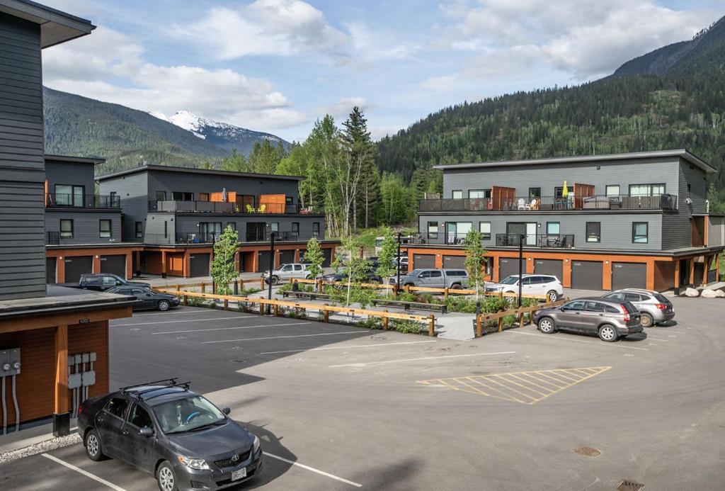 Апартаменты The Mac Shack By Revelstoke Vacations Экстерьер фото
